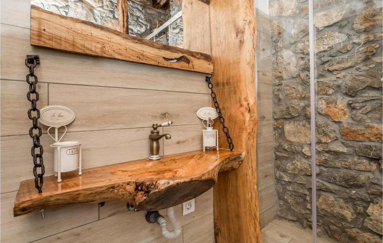 Amazing Home In Veprinac