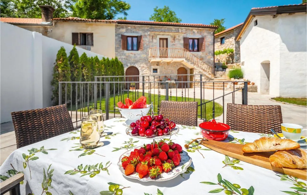 Amazing Home In Veprinac Prázdninový dům
